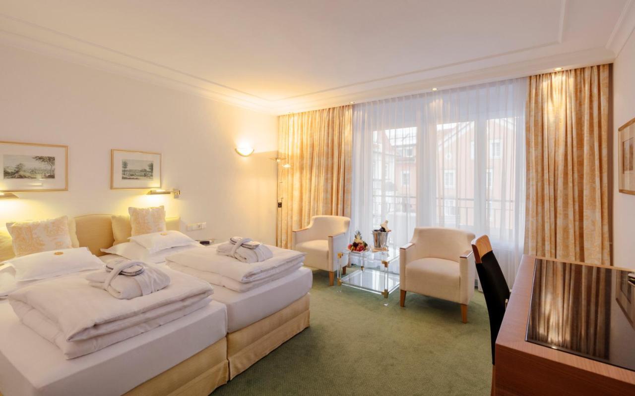 ホテル バイエリッシャー ホフ リンダウ エクステリア 写真 A typical hotel room