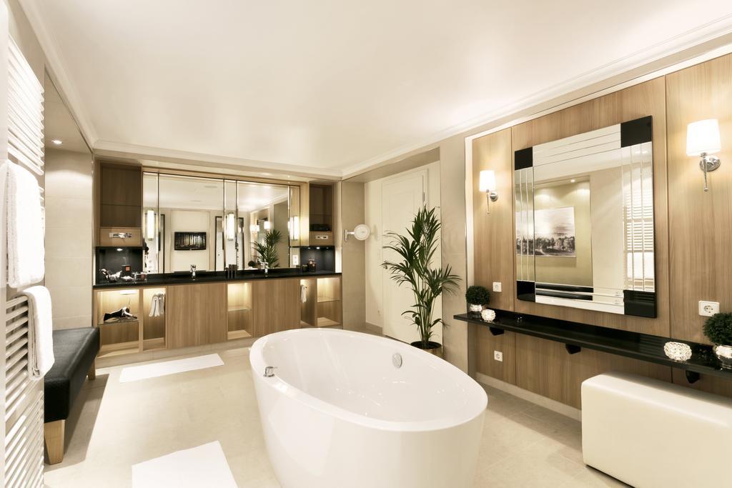 ホテル バイエリッシャー ホフ リンダウ エクステリア 写真 Bathroom