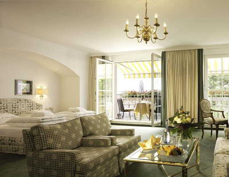 ホテル バイエリッシャー ホフ リンダウ エクステリア 写真 A suite at the Hotel de Paris