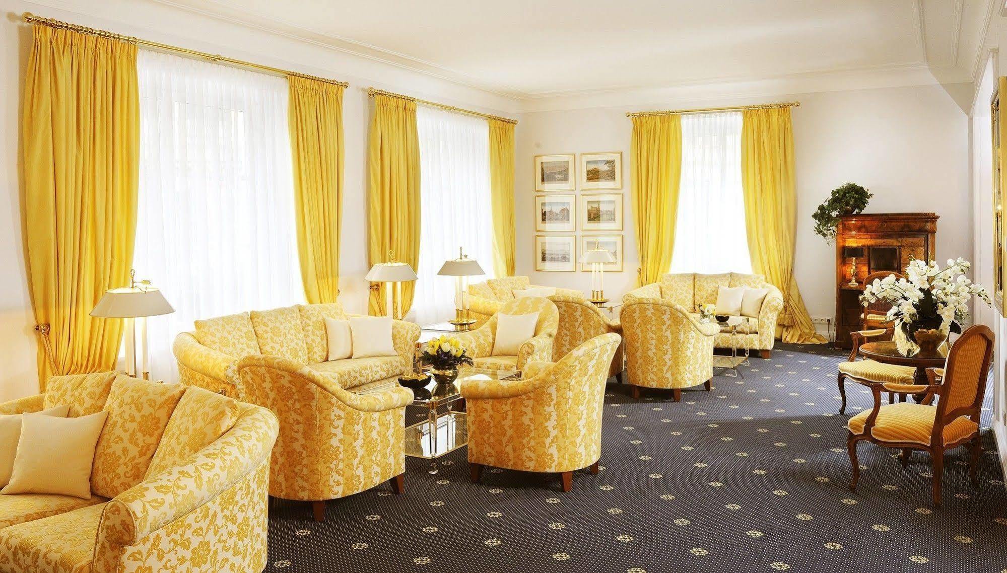 ホテル バイエリッシャー ホフ リンダウ エクステリア 写真 The Yellow Lounge