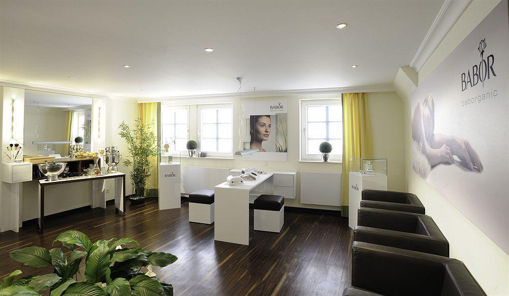 ホテル バイエリッシャー ホフ リンダウ エクステリア 写真 Interior of a medical practice
